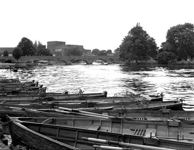 The Shakespeare Memorial Theatre (as it was then) and the Tramway Bridge (originally built to carry a horse-drawn freight railway): 16 August 1961